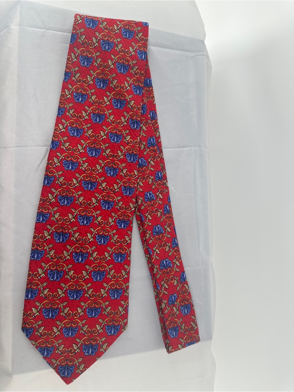 ROBERT TALBOTT BEST of CLASS BERGDORF
GOODMAN red silk tie
